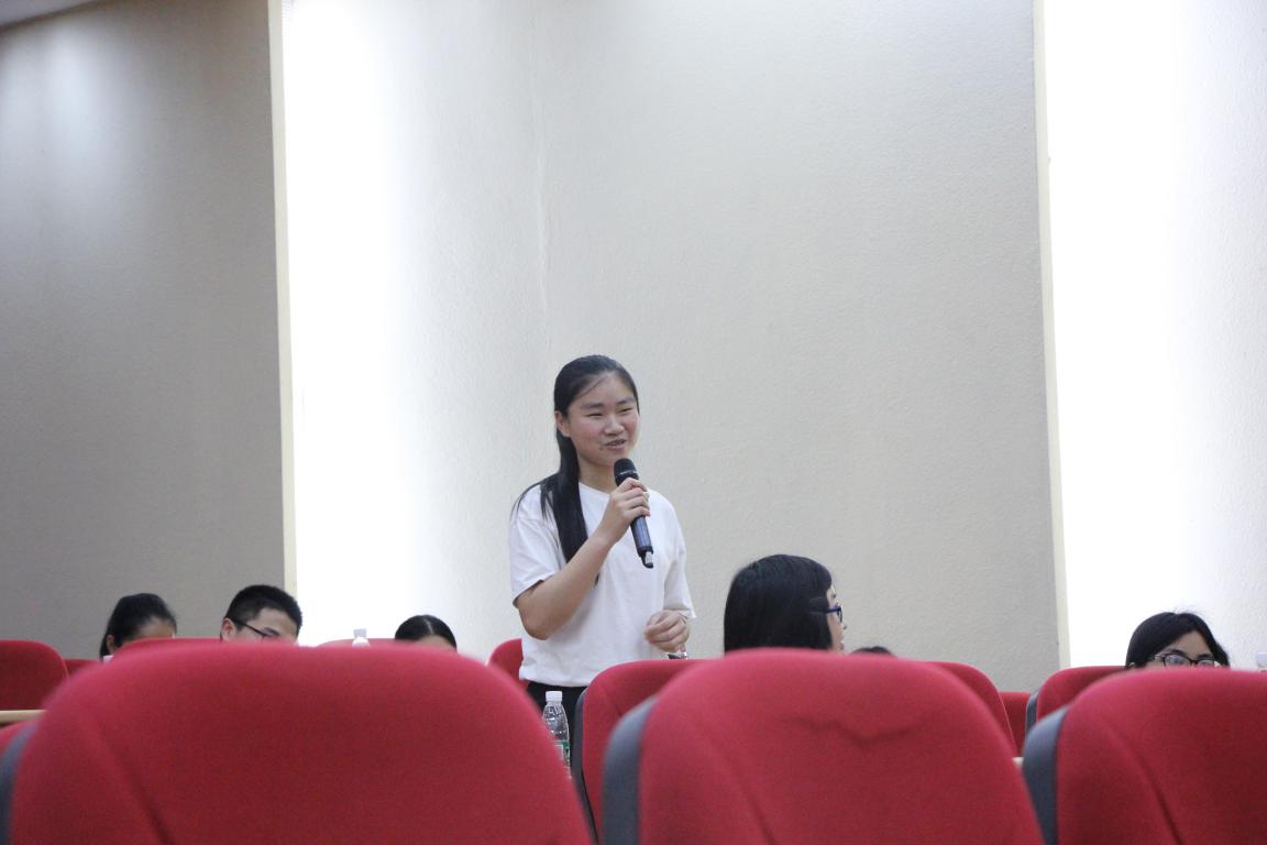 学生提问.jpg 学生提问.jpg
